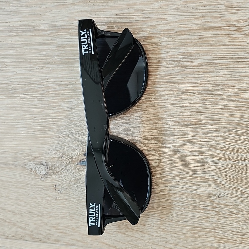 NWOT Truly Hard Seltzer Unisex Sunglasses